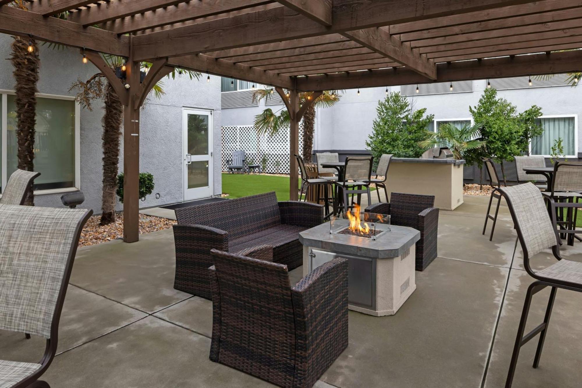 Courtyard By Marriott Sacramento Cal Expo Hotel Ngoại thất bức ảnh