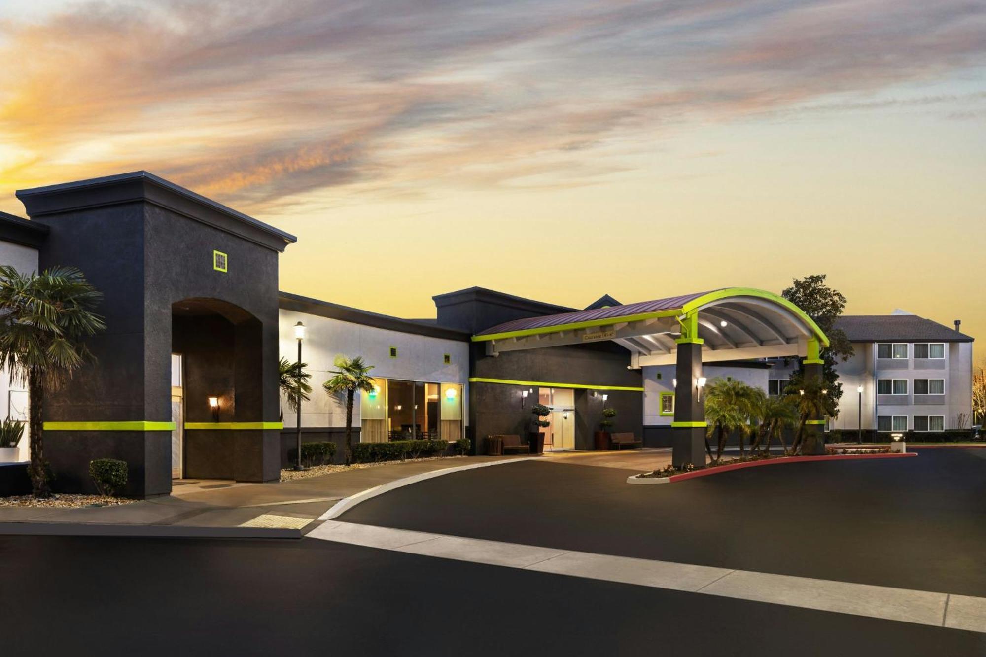 Courtyard By Marriott Sacramento Cal Expo Hotel Ngoại thất bức ảnh